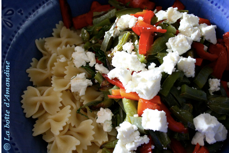 photo de Salade de pâtes poivrons feta