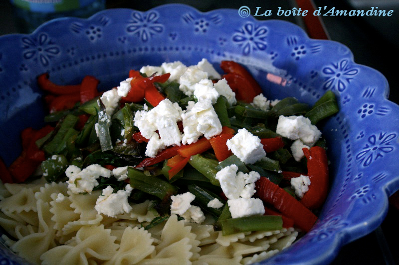 photo de Salade de pâtes poivrons feta